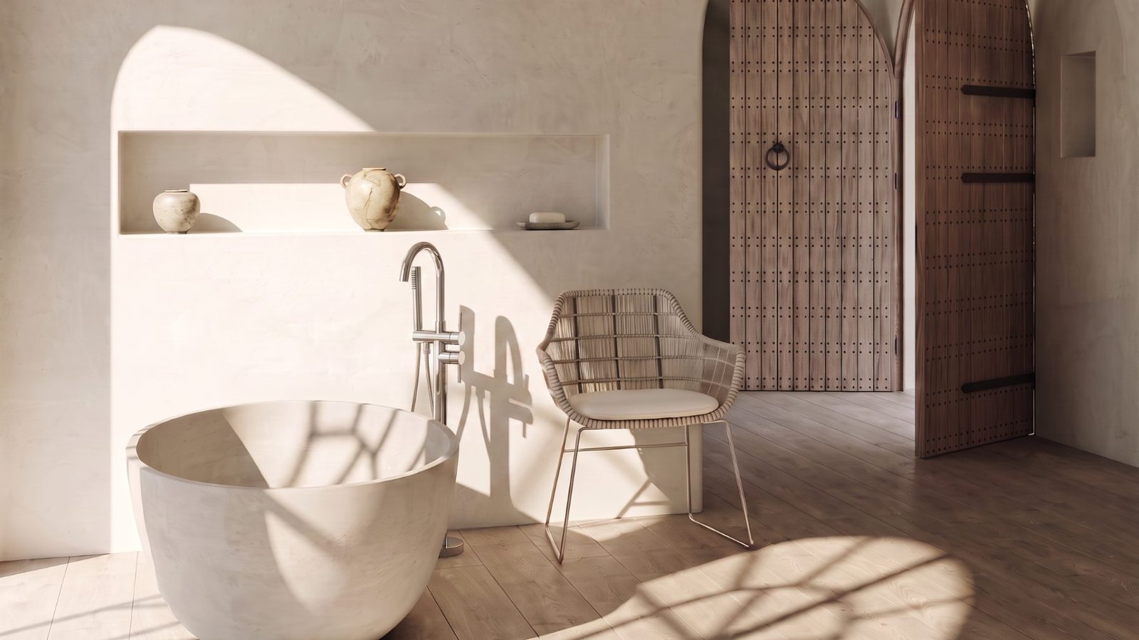 Baño de estilo mediterráneo con bañera exenta, grifería de pie y puertas de madera en arco